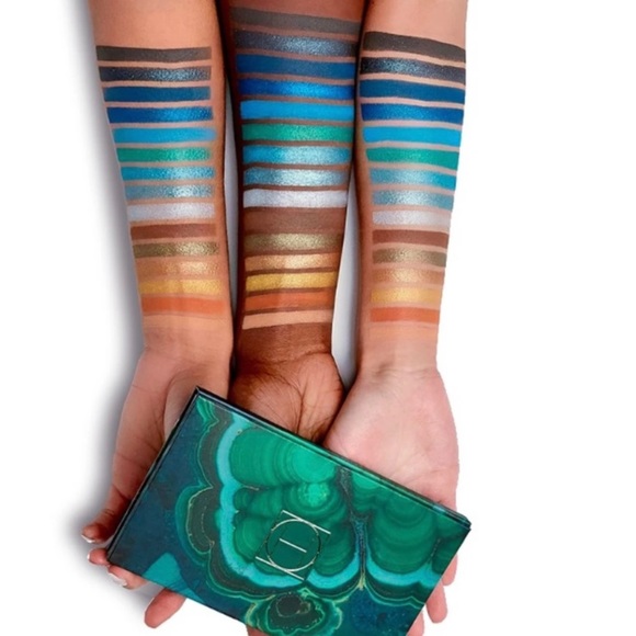 hipdot Cenote eyeshadow palette - Picture 4 of 5